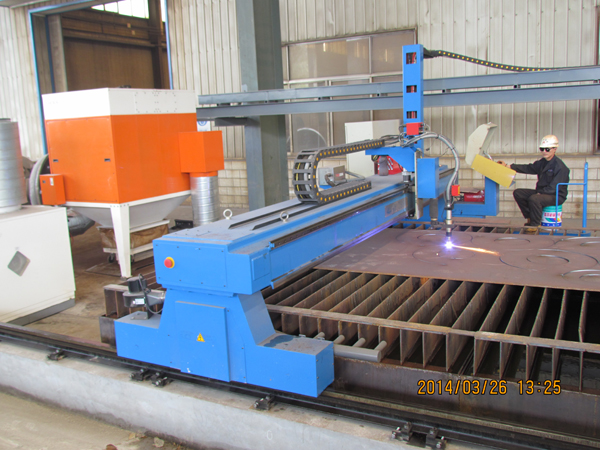 公司擴建下料車間新添進口數(shù)控等離子切割機