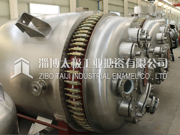 為什么搪玻璃反應釜設備是目前最理想的藥化設備？