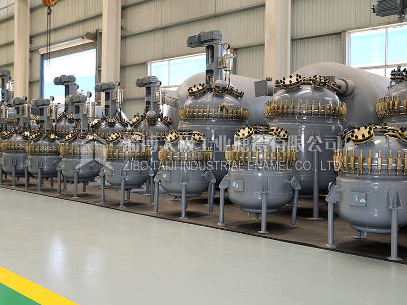 太極開(kāi)式搪玻璃反應(yīng)釜 