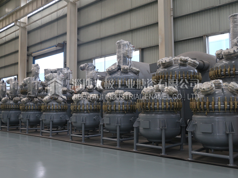 太極開(kāi)式搪玻璃反應(yīng)釜 