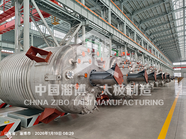 淄博太極特材裝備批量發(fā)貨 10臺非標(biāo)不銹鋼反應(yīng)釜如期交付